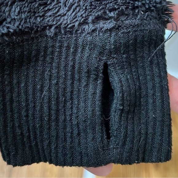 Hollister Women’s Juniors Black Fleece Cowl Neck Crop Sweater Pullover Top Small - Picture 5 of 7